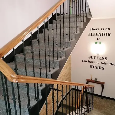 فندق Three Dolphins With A Rooftop Terracе 3*