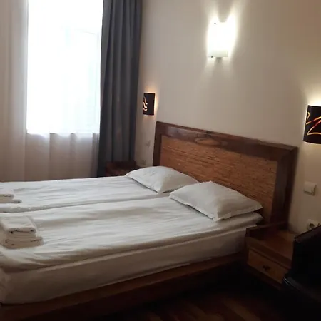 Three Dolphins With Rooftop Terracе Hotel Varna