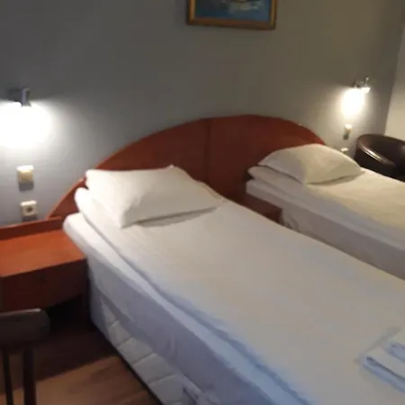 Hotel Three Dolphins With Rooftop Terracе 3*