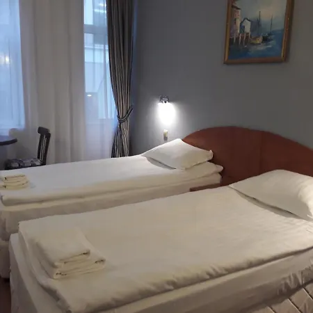 فندق Three Dolphins With A Rooftop Terracе فارنا