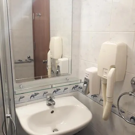 فندق Three Dolphins With A Rooftop Terracе 3*