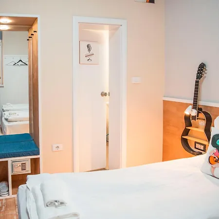 فندق Three Dolphins With A Rooftop Terracе 3*