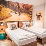Three Dolphins With A Rooftop Terracе Hotell 3*