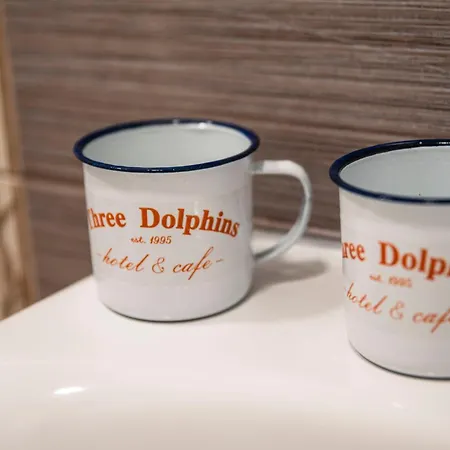 Three Dolphins With A Rooftop Terracе Хотел